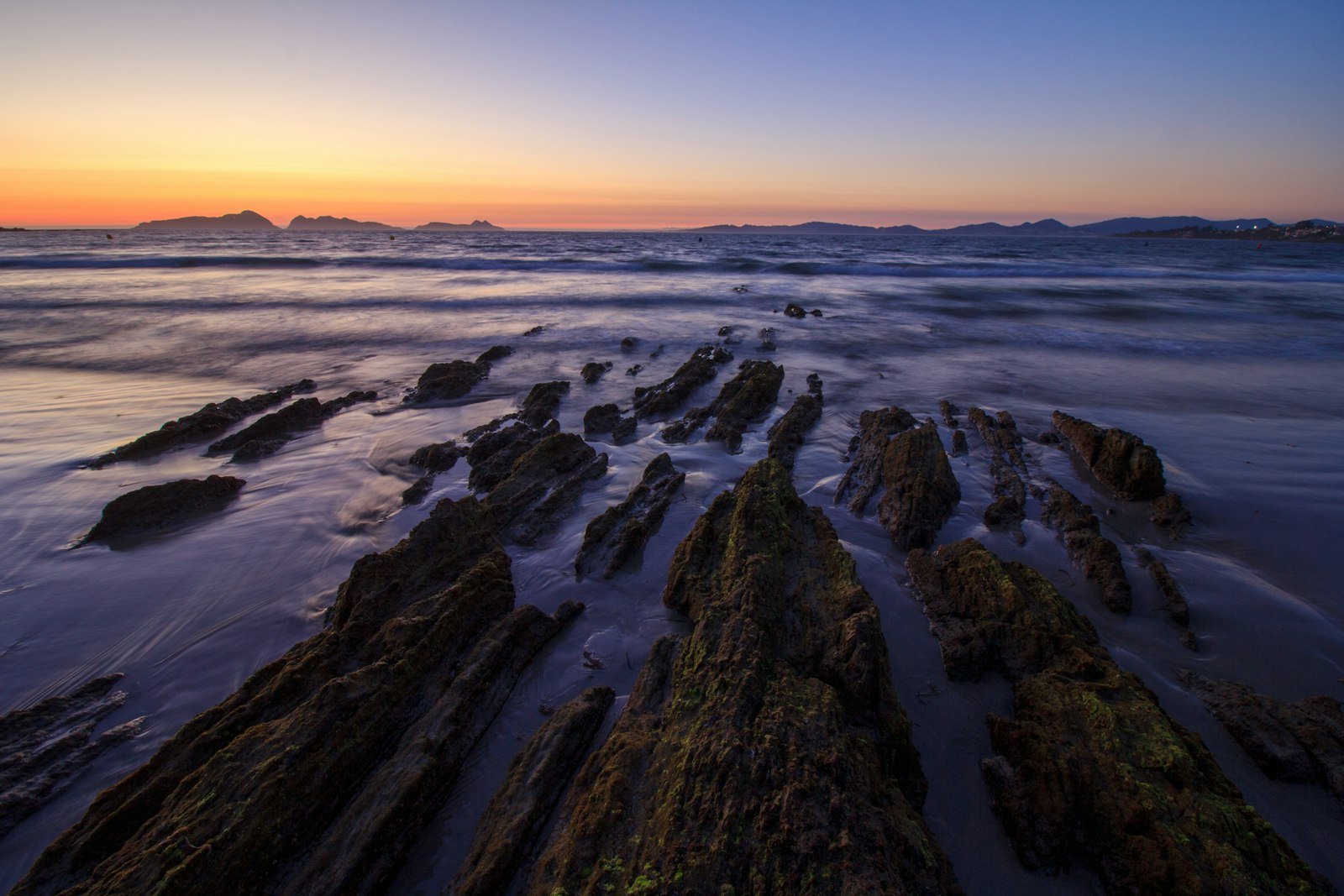 Atardecer sobre el oceano Atlantico en las Islas Cies, Galicia